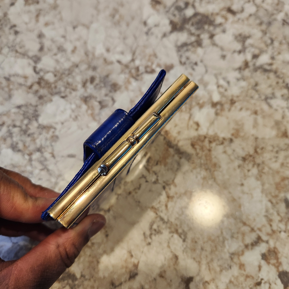 Elegant Elk Blue Leather Wallet - Picture 4 of 7